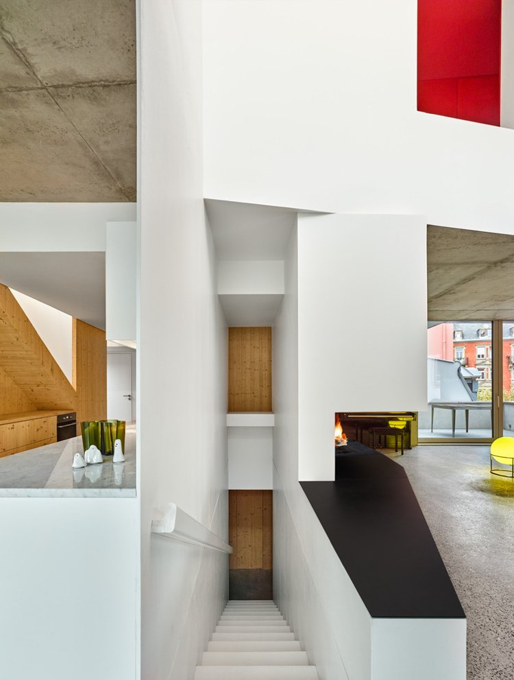 bæredygtig bygning lidt plads privat hus minimalistisk design hvid beton