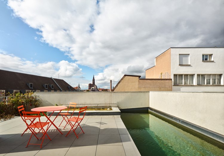 bæredygtig bygning lille plads tagterrasse pool tag pool