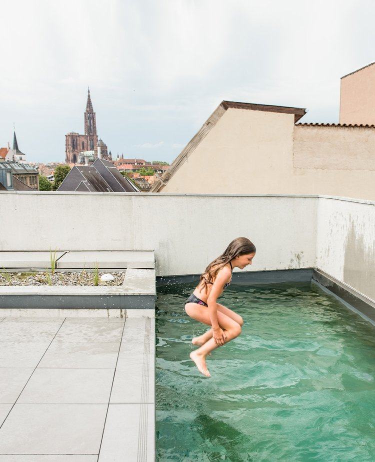 bæredygtig bygning lille overflade tagterrasse swimmingpool