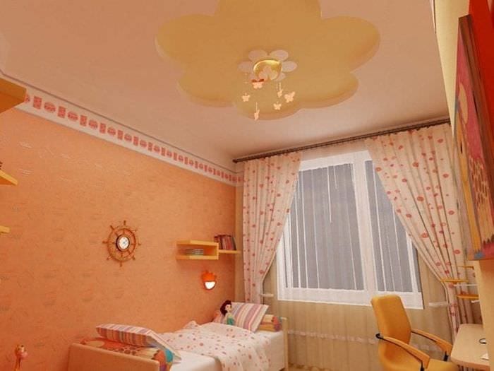 חדר ילדים בצבעים בהירים עם תקרה נמתחת