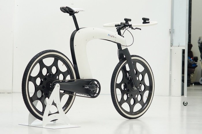 e-cykel-minimalistisk-design-med-ekstramateriale-innovative-funktioner-model-2015