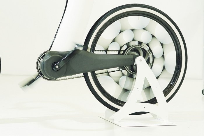 design-innovativ-e-cykel-elektrisk-motor-indbygget i baghjulet-EuroBike-2014