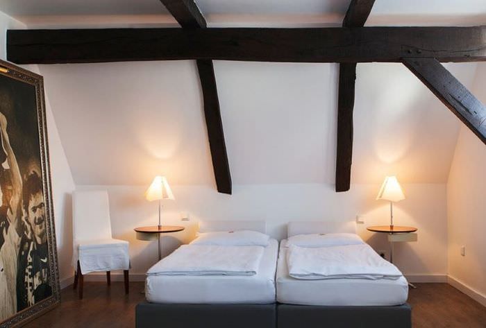 Дървени греди в спалня в немски стил