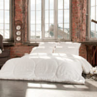 Бяло легло в спалня в индустриален стил