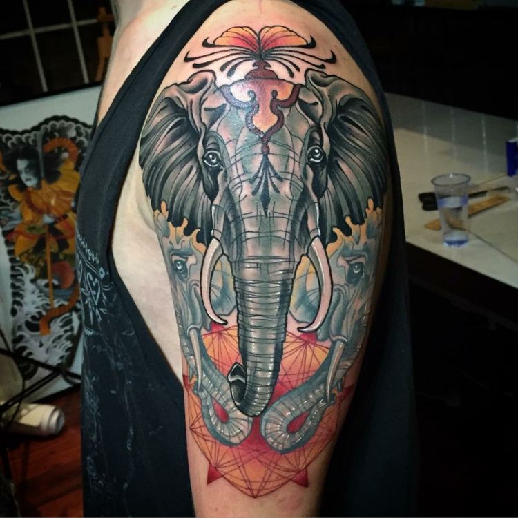 mand-overarm-tatovering-neo-elefant