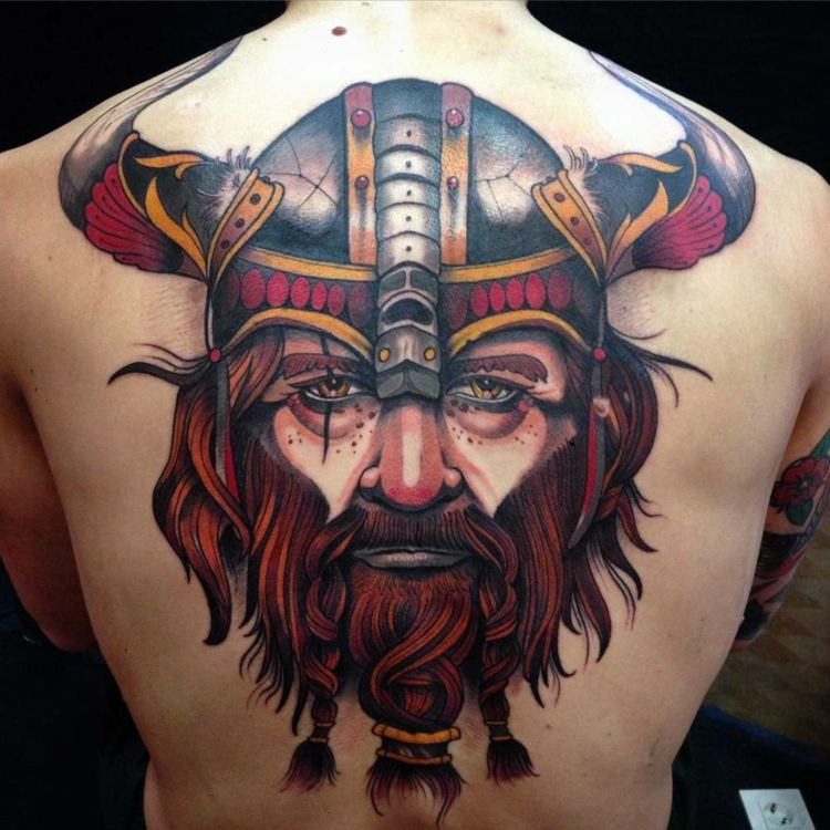 neo traditionel tatovering wiking-back-man-farverig