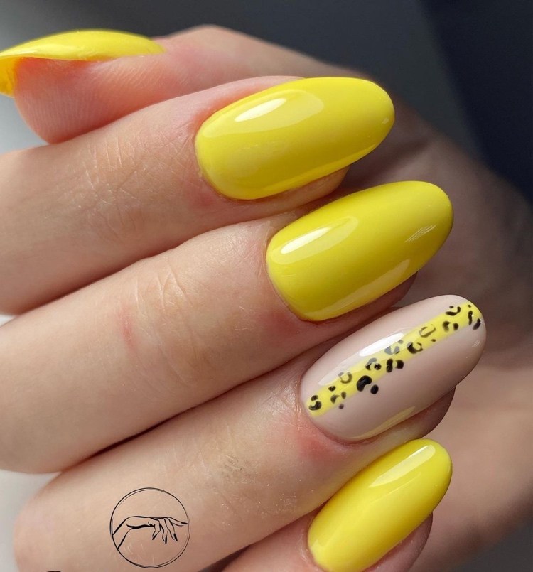 neon negle gule med leo striber