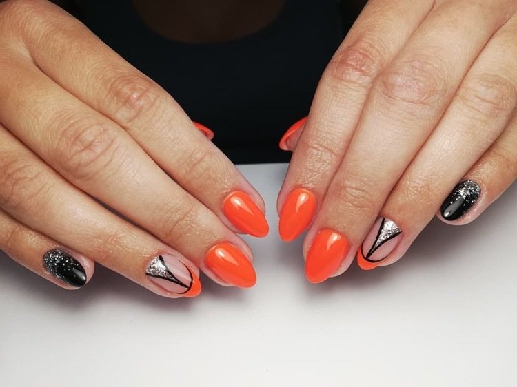 Neon negle med orange, glitter og sort