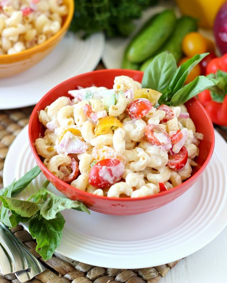 Pastasalat-børn-let-mayo-yoghurt-croissant-nudler-grøntsager