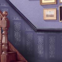 Bohatý design schodiště pomocí malířské tapety