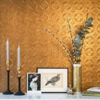 Malba tapety na zlato v klasickém stylu obývacího pokoje