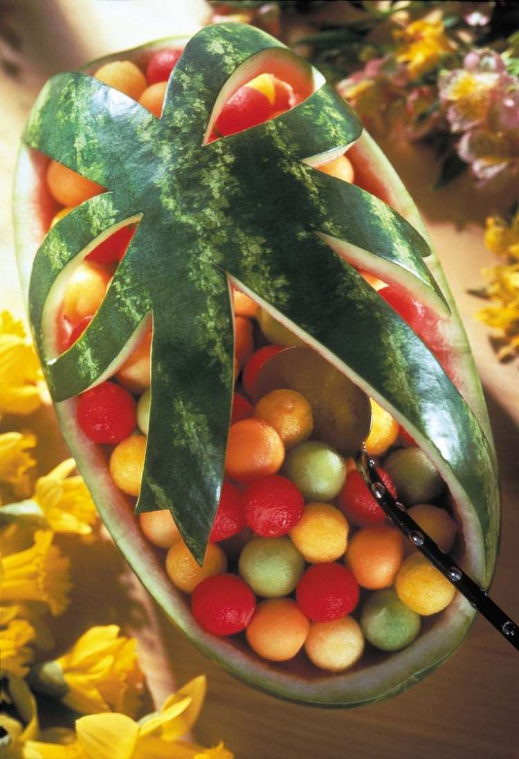 frugt-udskæring-begyndere-vandmelon-kurv-bånd
