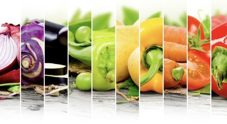 frugt og grøntsager sorteret efter farvepigmenter, sunde og nærende