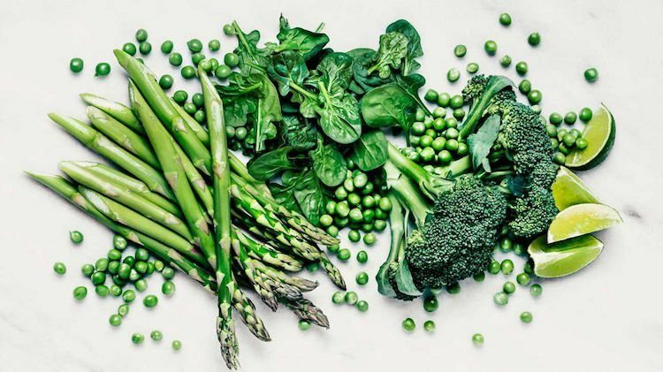 frugt og grøntsager farvepigmenter detox effekt broccoli spinat asparges limefrugter