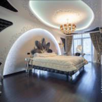 esimerkki kauniista seinäkoristeesta makuuhuoneen valokuvassa