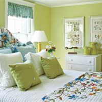 Olivfärg i dekorationen av sovrummet för en ung flicka