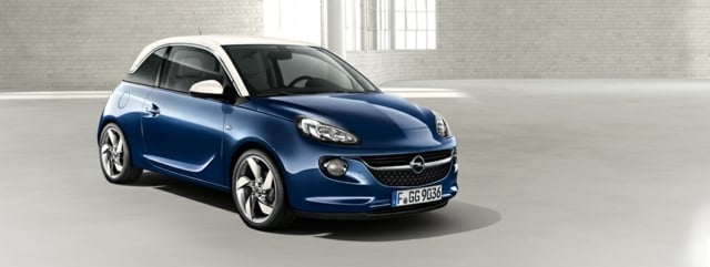 Opel Adam udvendigt blåt tag hvidt