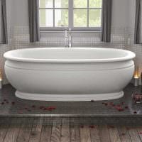 опция за ярък дизайн на баня в снимка в класически стил