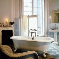 идеята за ярък дизайн на баня в картина в класически стил