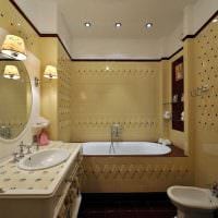 опция за светъл интериор на баня в снимка в класически стил