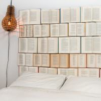 Sänggavel från gamla böcker