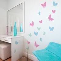 όμορφες πεταλούδες στο σχεδιασμό της φωτογραφίας του δωματίου