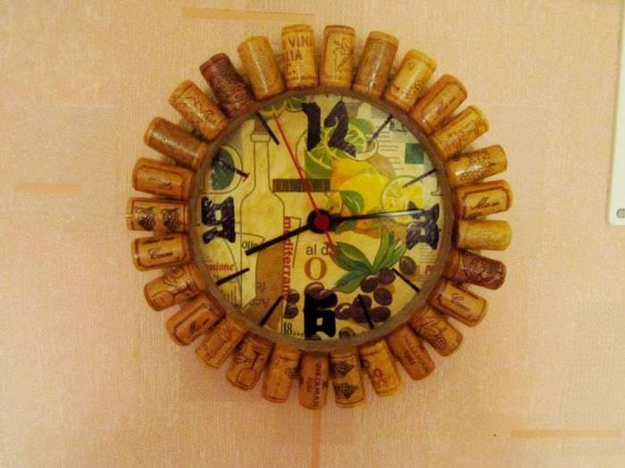 tee-se-itse-vaihtoehto kauniisti koristella kelloa