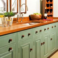 кухненски мебели с дървени дръжки