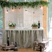 Rustikálna dekorácia svadobného stola