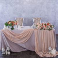 ديكور نسيج DIY لطاولة الزفاف