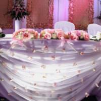 Beleuchtung von Tüllrock auf der Hochzeitstafel