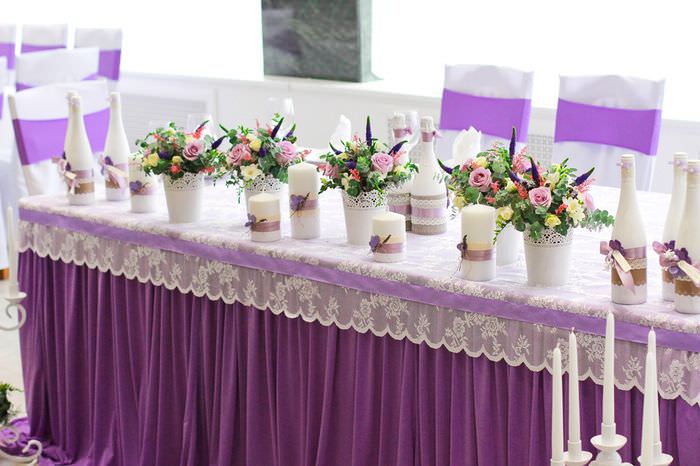 Bröllopsborddekoration i Provence -stil för nygifta