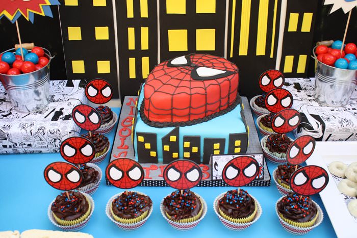Dekoration med födelsedagsfest för barn med Spiderman-tema
