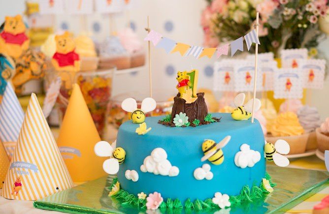Detská torta v štýle Medvedíka Pú k narodeninám dieťaťa