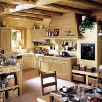 Option eines hellen Küchenstils in einem rustikalen Stil Foto
