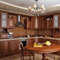 Idee eines hellen Kücheninterieurs im rustikalen Stil Foto