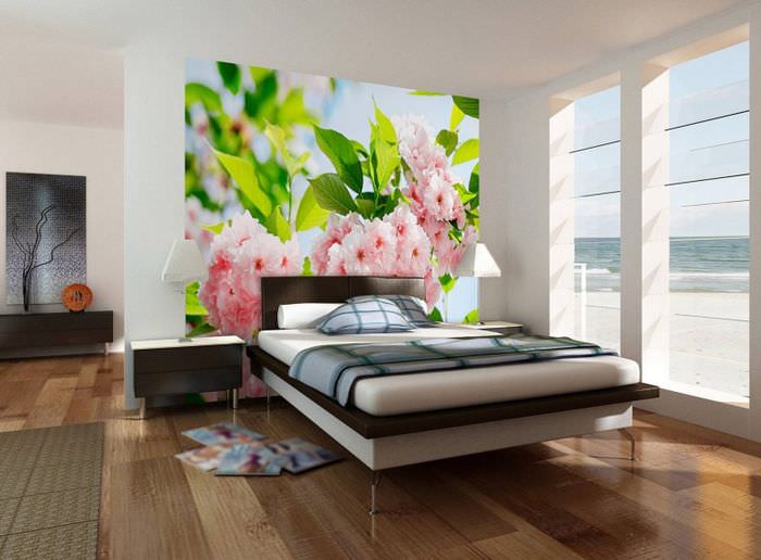 Fototapet med lyse blomster og blade i designet af soveværelset