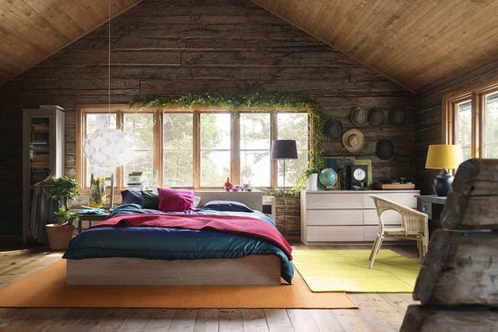 интериор на спалня в дървена къща
