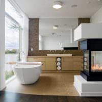 mulighed for et usædvanligt design af et badeværelse med et vinduesfoto