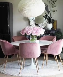 Velvet køkkenstole, ligesom velourstole, er forbundet med luksus.