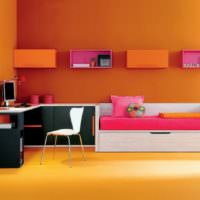 Rôzne odtiene oranžovej v dizajne obývačky