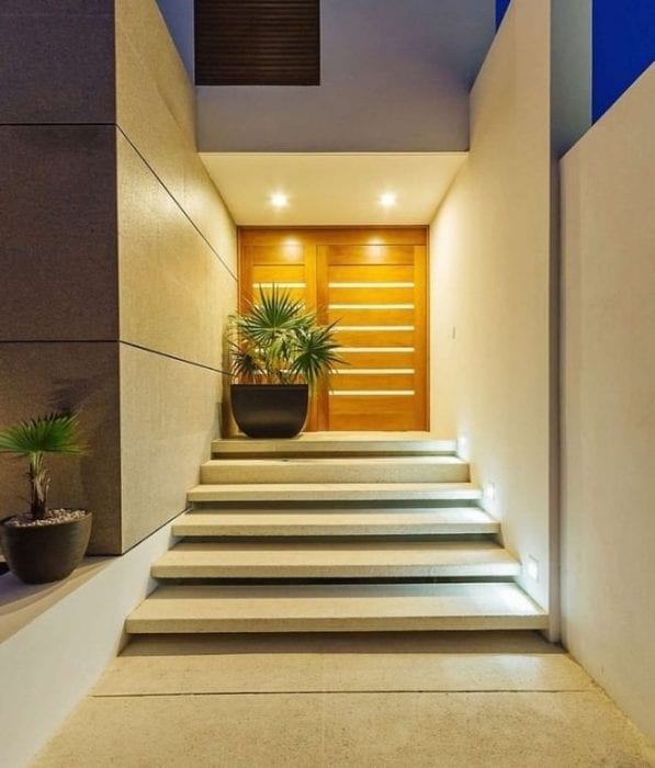 veranda och trappor av betong