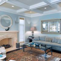 Interiér obývacího pokoje s krbem v modrých tónech