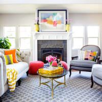 Zářivě žluté akcenty v interiéru obývacího pokoje