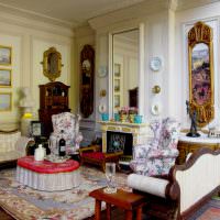 Krásna obývacia izba v starožitnom štýle