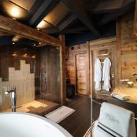 الحمام الداخلي في المنازل الخشبية