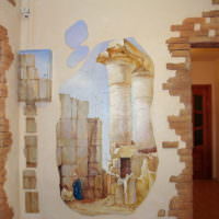 Antiikkisia aiheita käytävän seinien koristamisessa