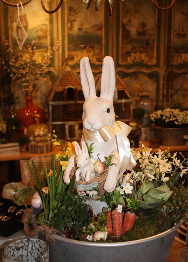 rustik dekoration ideer spand kanin figur gulerødder blomster
