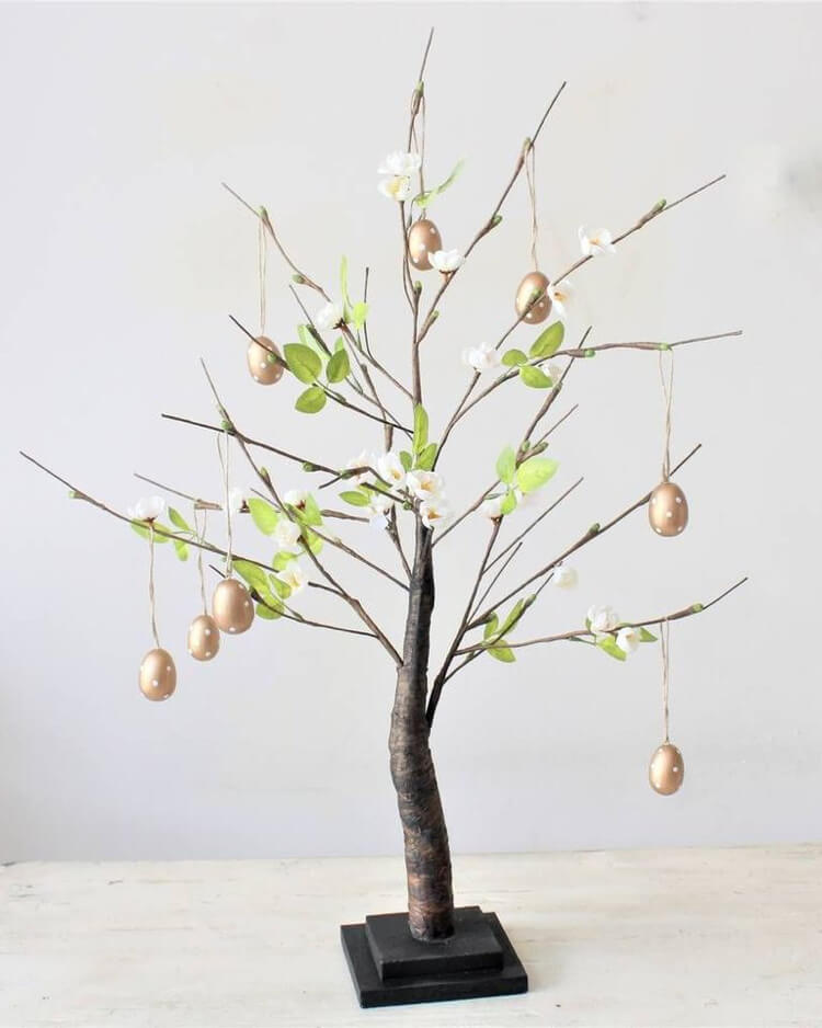 Gør det selv påskegaveidéer, dekorér grene med blomster med chokoladeæg