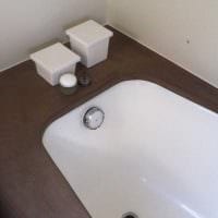 אפשרות של טיח דקורטיבי צבעוני בחלק הפנימי של תמונת חדר האמבטיה